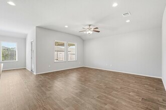 3935 Country Club Dr in Baytown, TX - Building Photo - Building Photo