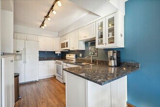 8404 W 100th St in Minneapolis, MN - Building Photo - Building Photo