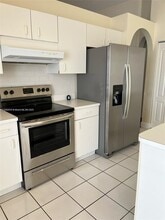 9928 NW 29th Terrace in Doral, FL - Foto de edificio - Building Photo