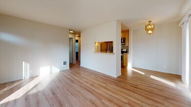 950 Chula Vista Ave, Unit 1 in Burlingame, CA - Building Photo - Building Photo