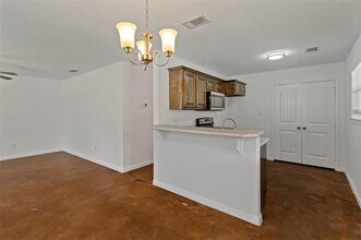 804 E 5th St in Bonham, TX - Building Photo - Building Photo