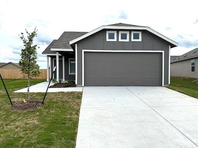 11511 Arkoma Dr in Rhome, TX - Building Photo