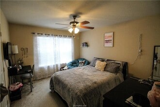 Spacious 4 Bedroom, 3 Bathroom House in Ho in College Station, TX - Building Photo - Building Photo
