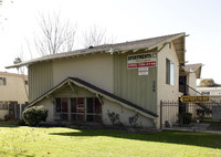 627-639 Karesh Ave in Pomona, CA - Foto de edificio - Building Photo