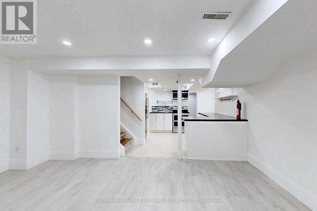 1 Bramwell Dr in Ajax, ON - Building Photo - Building Photo