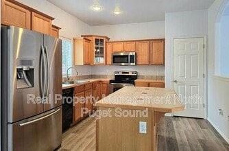 1256 Ash Ave in Marysville, WA - Foto de edificio - Building Photo
