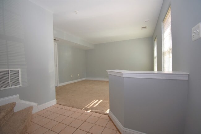 1023 Grand Champion Dr in Rockville, MD - Building Photo - Building Photo