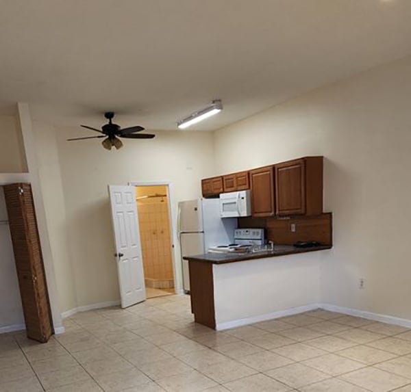 821 SW 31st Ct, Unit 821 in Miami, FL - Foto de edificio - Building Photo