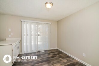 8709 Redcoat Ct in Louisville, KY - Foto de edificio - Building Photo