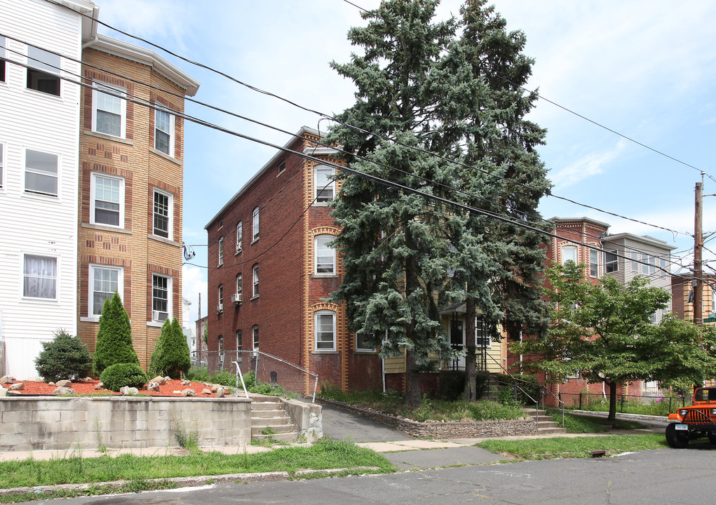 31 Lyman St in New Britain, CT - Building Photo