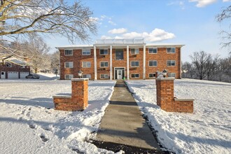 Crest View Manor Apartments in Leslie, MI - Foto de edificio - Building Photo