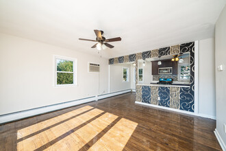 60 Prospect Ave in Little Ferry, NJ - Building Photo - Building Photo