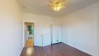 46 Sutton St in Brooklyn, NY - Building Photo - Interior Photo