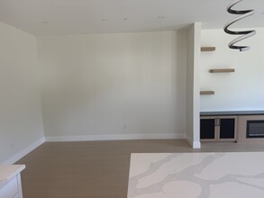 6 Leam Rd in Nanaimo, BC - Building Photo - Building Photo