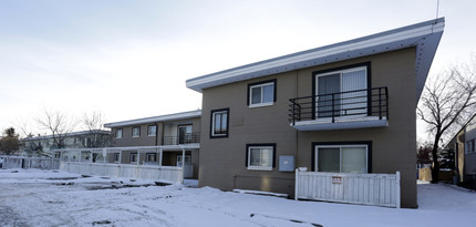 620 68th Ave SW in Calgary, AB - Building Photo - Building Photo