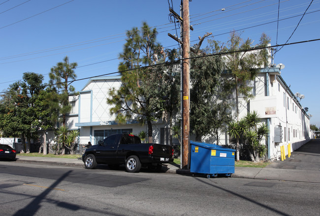 4625 Clara St in Bell, CA - Building Photo - Building Photo