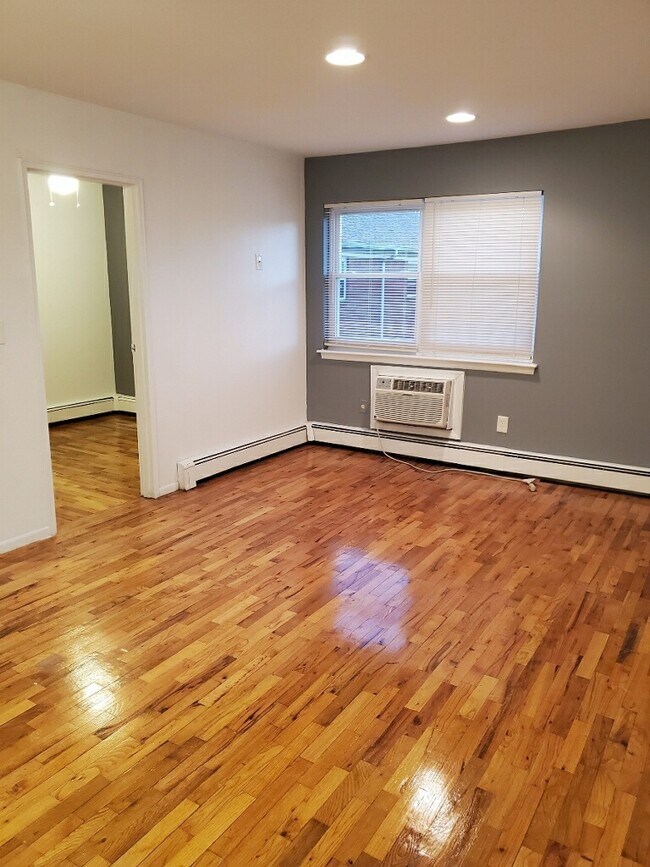 250 Main St in Spotswood, NJ - Building Photo - Building Photo