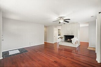 10407 Pagewood Dr in Dallas, TX - Building Photo - Building Photo