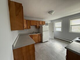 527 Gallivan Blvd, Unit 3 in Boston, MA - Building Photo