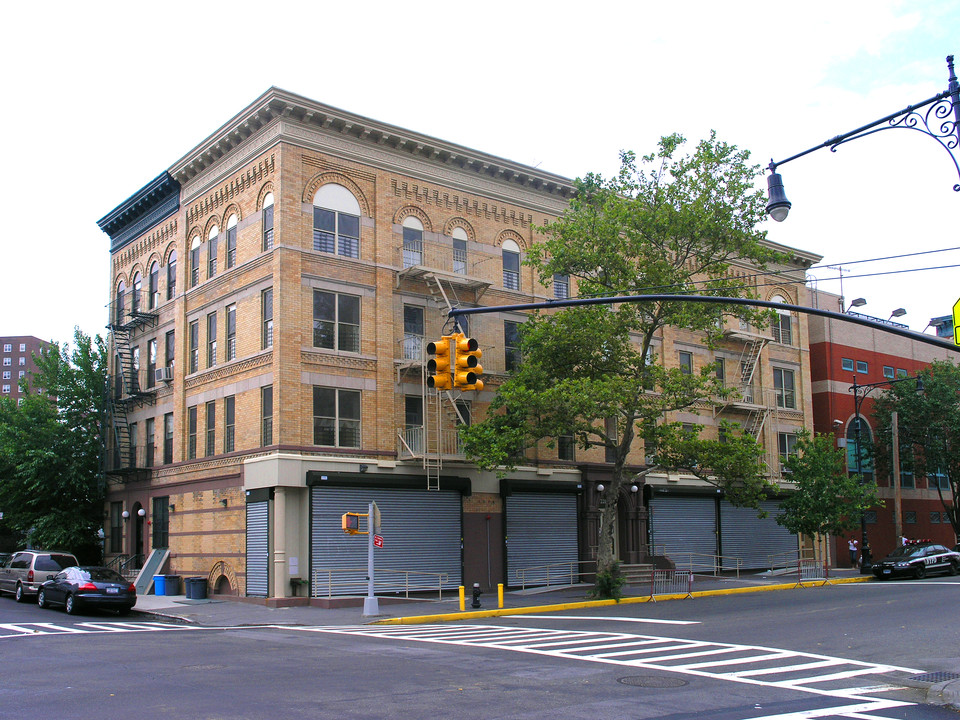 721 Melrose Ave in Bronx, NY - Foto de edificio