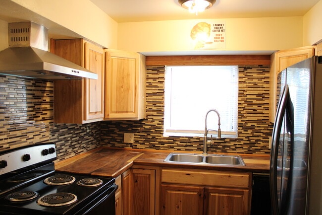 4325 SE Cedar St in Hillsboro, OR - Building Photo - Building Photo