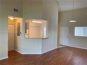 3401 NW 44th St in Lauderdale Lakes, FL - Building Photo - Building Photo