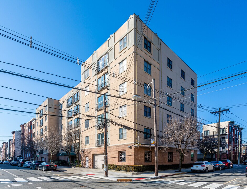 536 Grand St in Hoboken, NJ - Building Photo