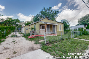 631 Rochambeau St in San Antonio, TX - Foto de edificio - Building Photo