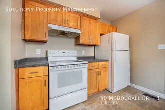 40 McDougall Dr in Thorold, ON - Building Photo - Building Photo