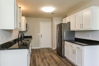 818 Elmwood St in Orange Park, FL - Foto de edificio - Building Photo