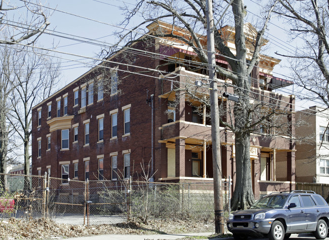 3002 Burnet Ave in Cincinnati, OH - Foto de edificio - Building Photo