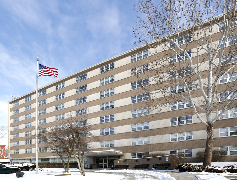 Park Manor in Dayton, OH - Building Photo