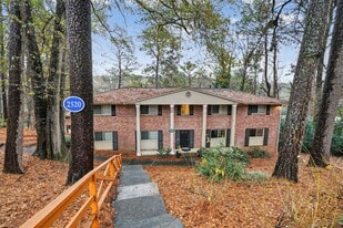 2520 Peachwood Cir NE in Atlanta, GA - Building Photo