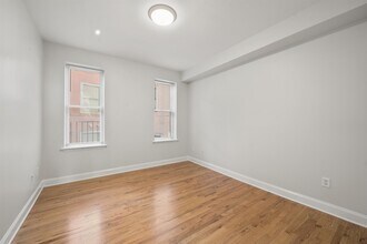 287 Grand St in Jersey City, NJ - Building Photo - Building Photo