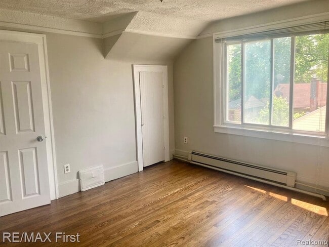 23360 Carlisle Ave in Hazel Park, MI - Building Photo - Building Photo