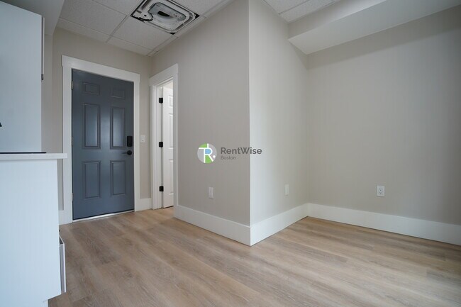 142 Dorchester St in Boston, MA - Building Photo - Building Photo