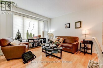 153 Tapestry Dr in Ottawa, ON - Building Photo - Building Photo