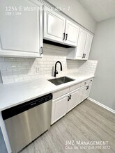 1254 E West Maple Rd-Unit -7 in Walled Lake, MI - Building Photo - Building Photo