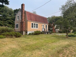 6 College St in Clinton, CT - Building Photo - Building Photo