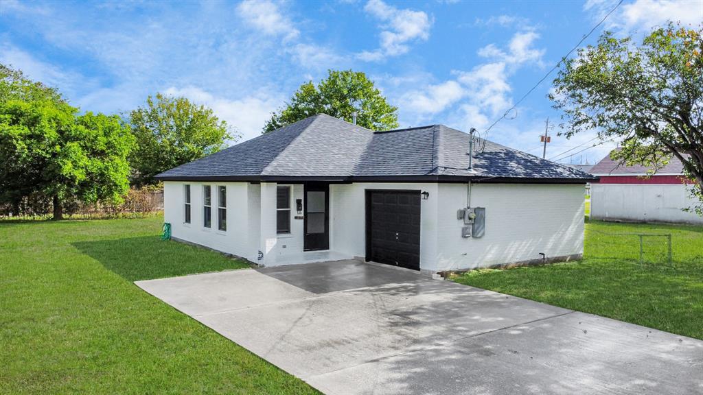 212 N 2nd St in La Porte, TX - Building Photo
