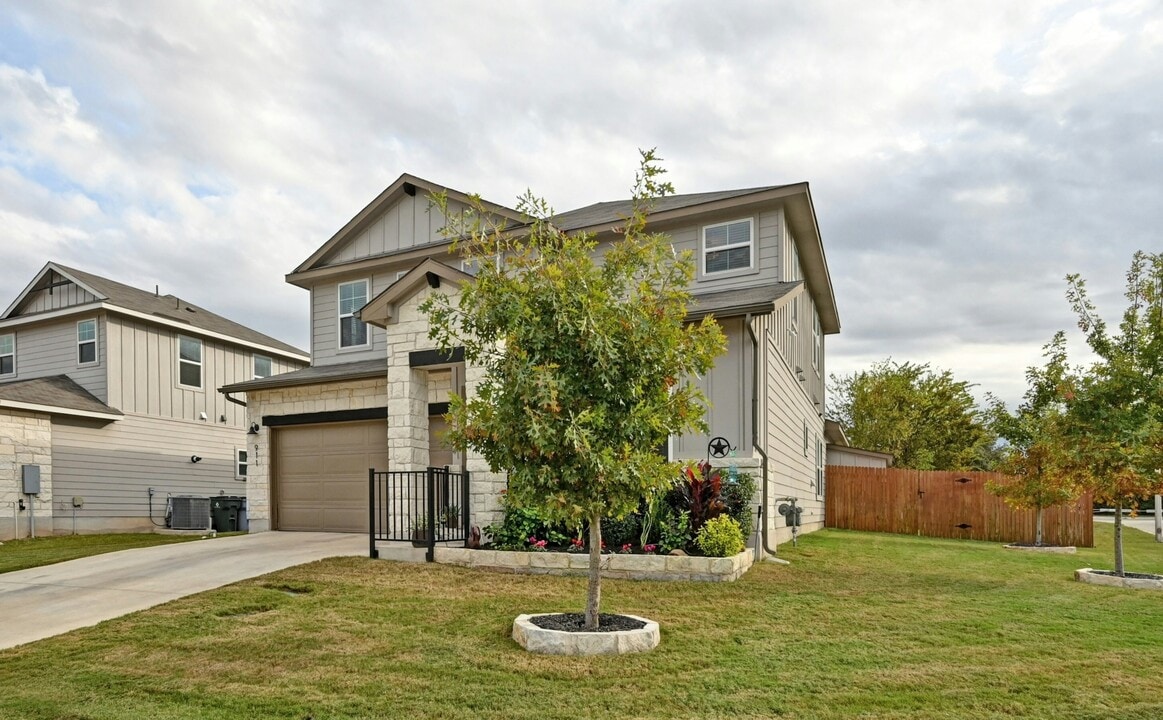 911 Bright Gemstone Wy in Austin, TX - Building Photo