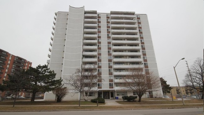 Westdale Apartments in Mississauga, ON - Building Photo - Building Photo