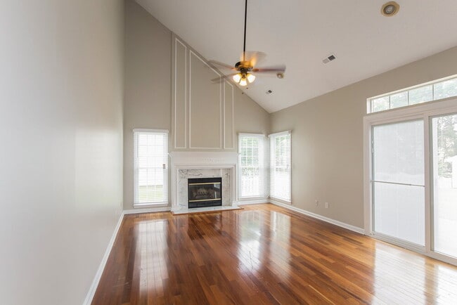 8301 Tonawanda Dr in Charlotte, NC - Building Photo - Building Photo