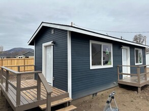 5336 Amberview Ln in Klamath Falls, OR - Foto de edificio - Building Photo