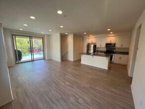 92 Renewal in Irvine, CA - Building Photo - Building Photo