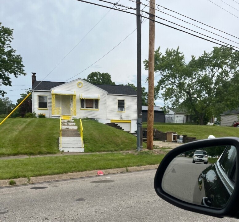 1494 Diagonal Rd in Akron, OH - Building Photo