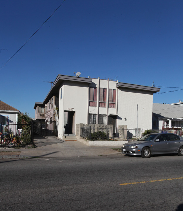 1207 N Edgemont St in Los Angeles, CA - Building Photo