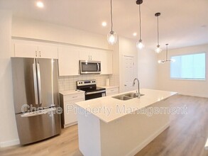 6335 King Wynd SW in Edmonton, AB - Building Photo - Building Photo