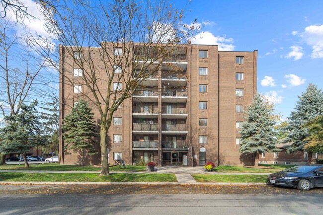 Frances Tower Apartments in Windsor, ON - Foto de edificio - Building Photo