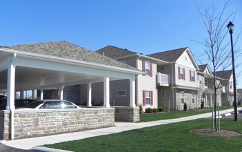 Lamplighter Senior Village I (55+) in Grove City, OH - Foto de edificio - Building Photo